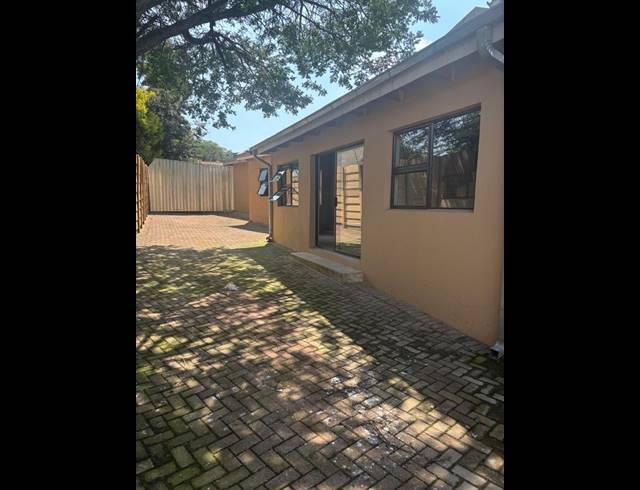 BUSINESS PROPERTY TO RENT IN CROYDON